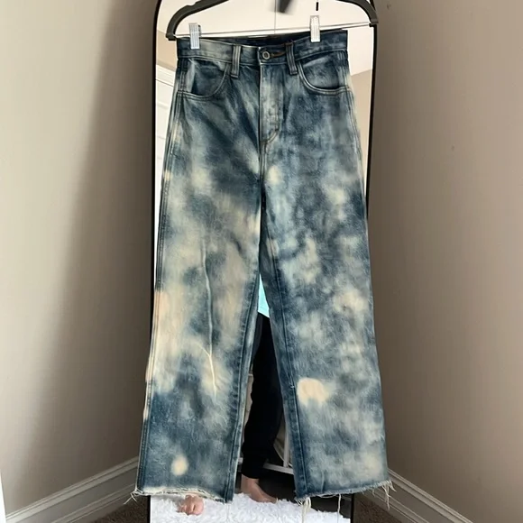 Brandy Melville acid wash jeans - Picture 2 of 8